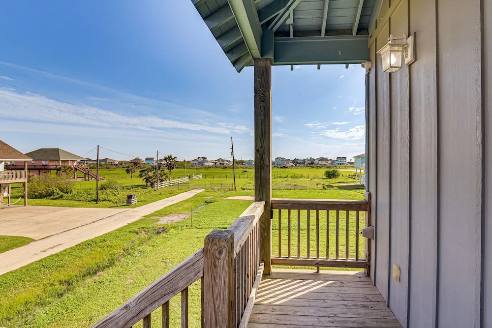 Texas Gulf Coast Home: Walk to Bolivar Beach!, Port Bolivar