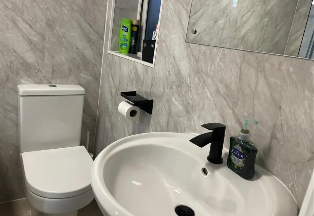 Corby- Split Level Apartment With 3 Bedrooms