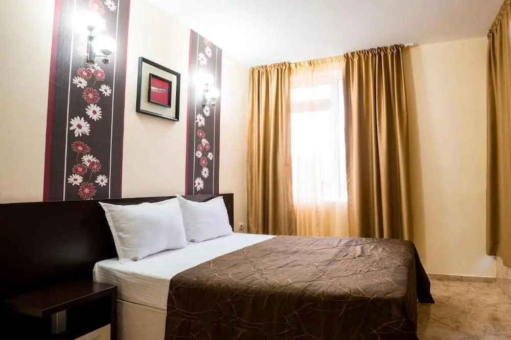 HOTEL Yanis