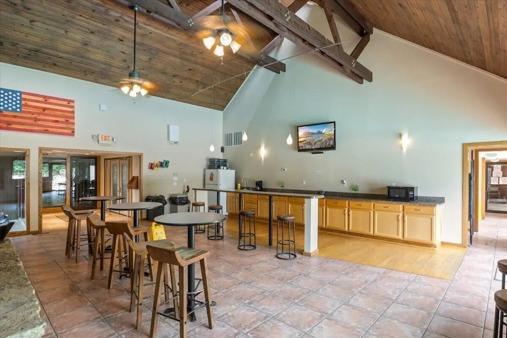 Lakefront Condo Indoor Pool, Sauna, & Pickle Ball