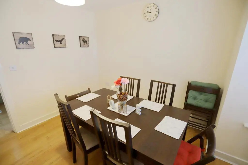EasyTravel Luxury NEC/Airport 3 beds House