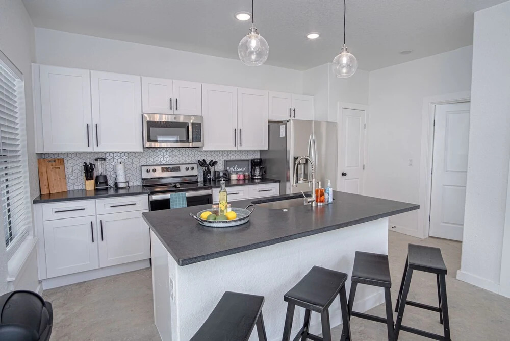 Clean & Peaceful Stays 3BR Near Exciting Downtown