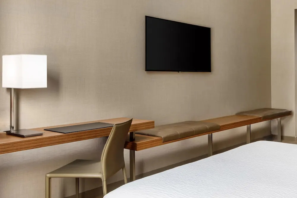 AC Hotel by Marriott San Francisco Airport/Oyster Point Waterfront