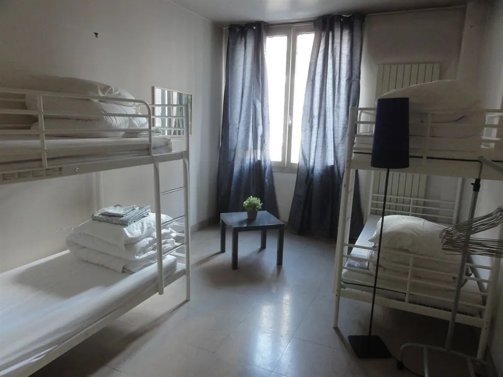 Women Bed - Hostel (только для взрослых)