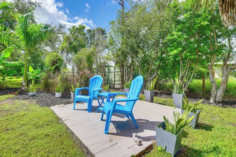 3 Mi to Downtown Bradenton: Family Home w/ Yard!