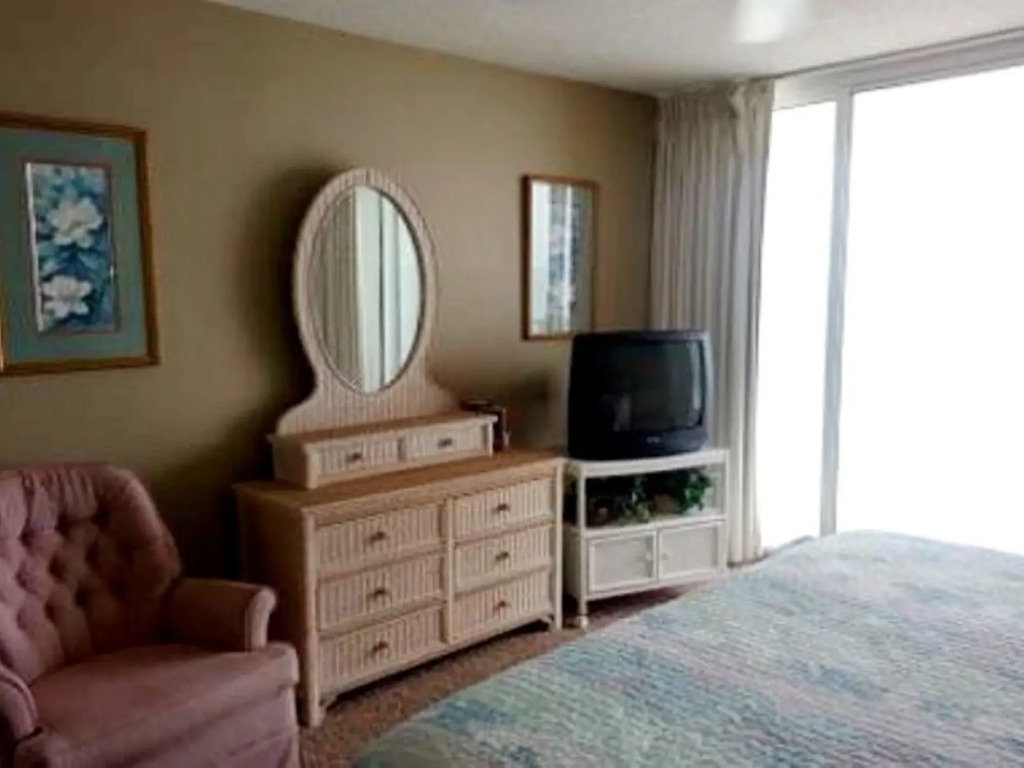 Long Beach 3 702 627852 by RedAwning