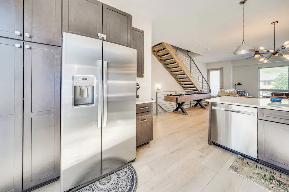 Rooftop Mtn View and Hot Tub Silverthorne Home!