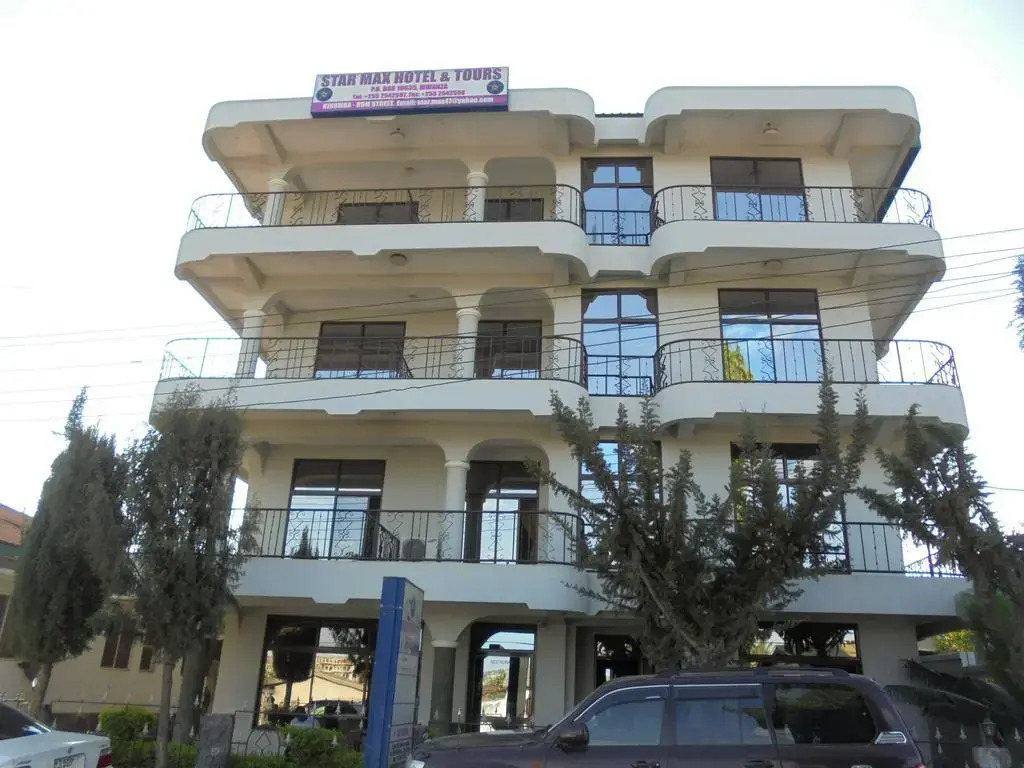Starmax Hotel And Tours