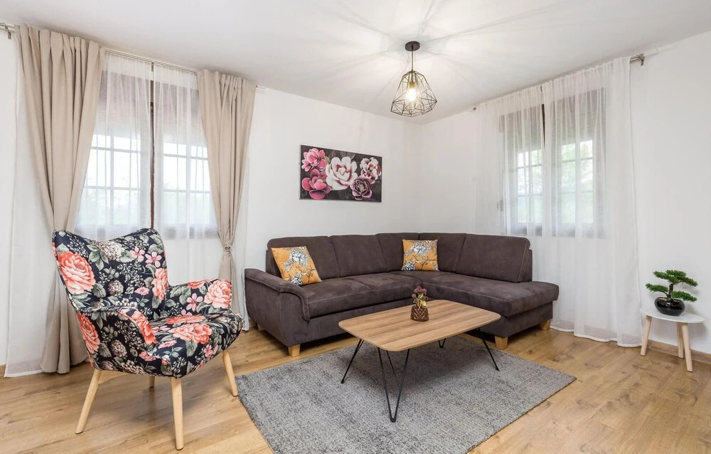 Luxurious Home In Otocac