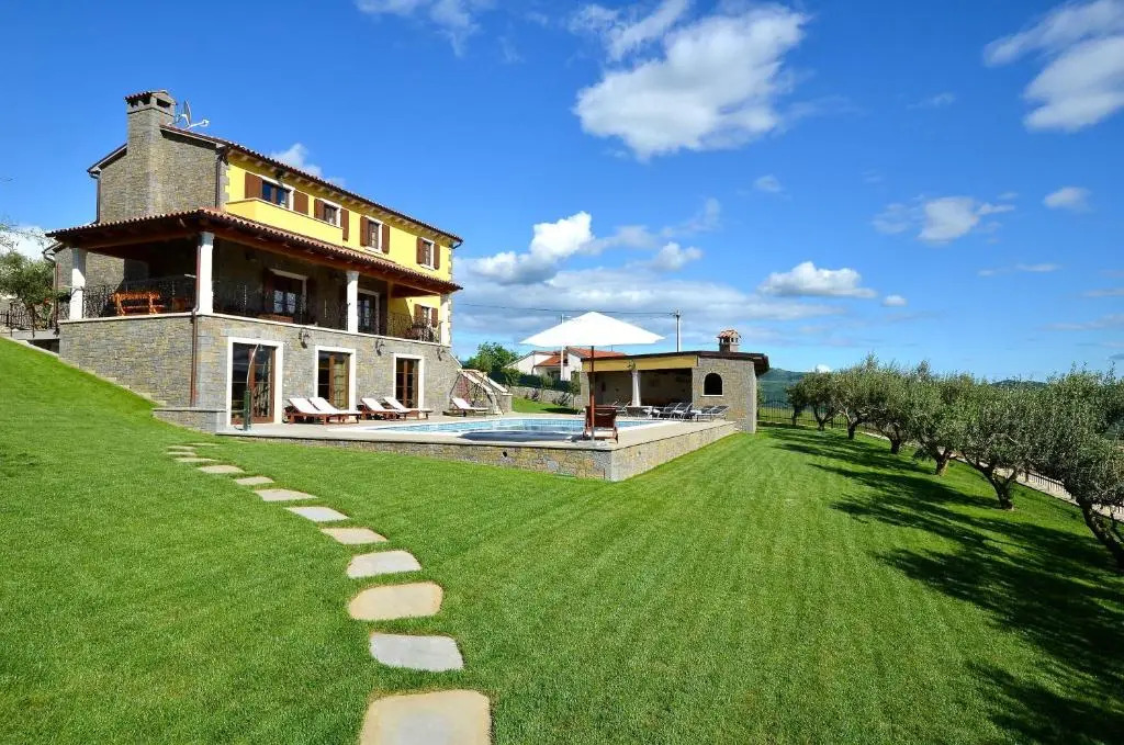 Luxury Villa Maslina with private pool & jacuzzi