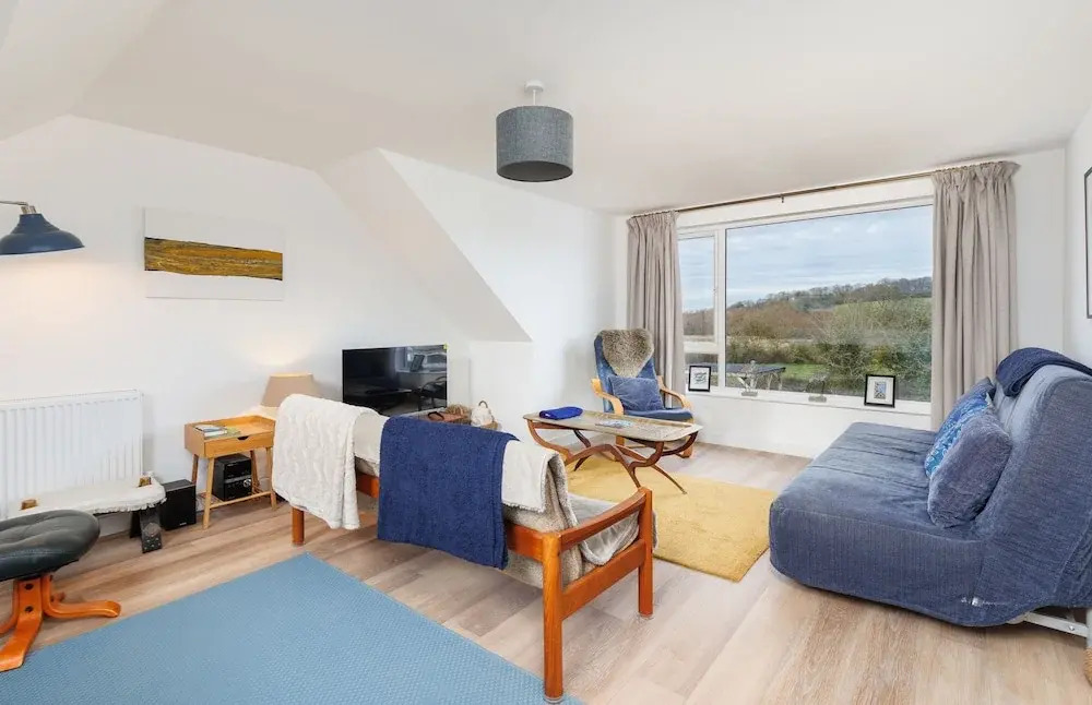 Sea Breeze Your Coastal Sanctuary in Sandown