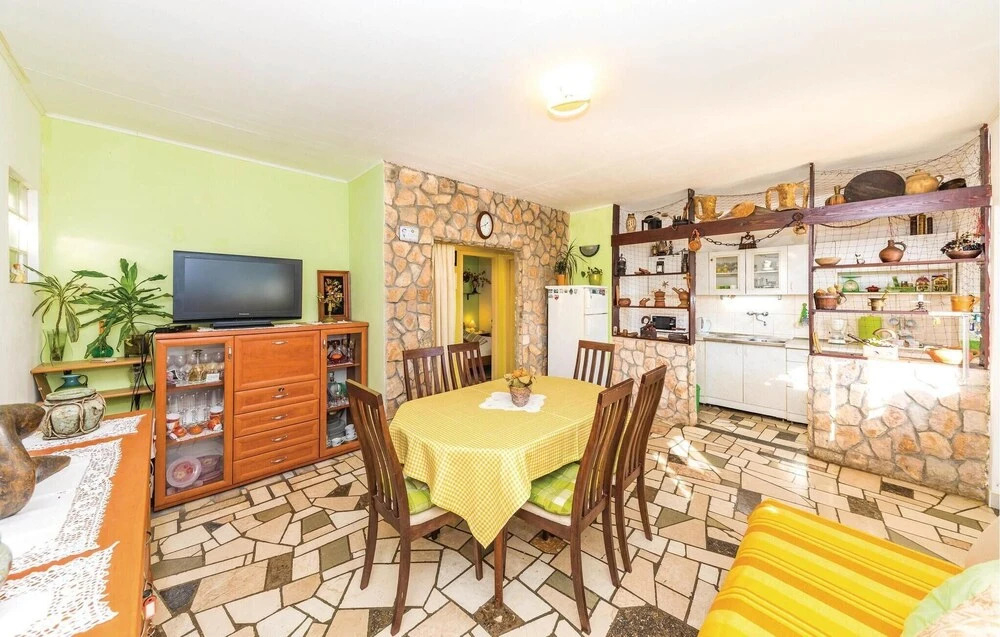 Nice Apartment in Seget Vranjica With 2 Bedrooms and Wifi