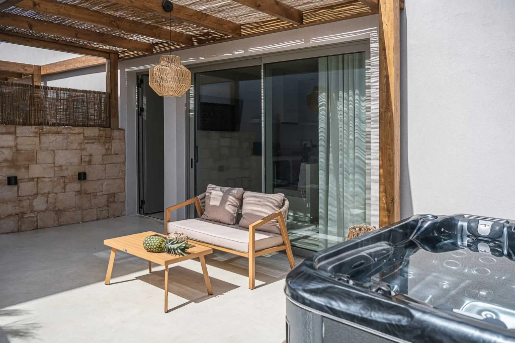 Vanilla Suites with Hot Tub
