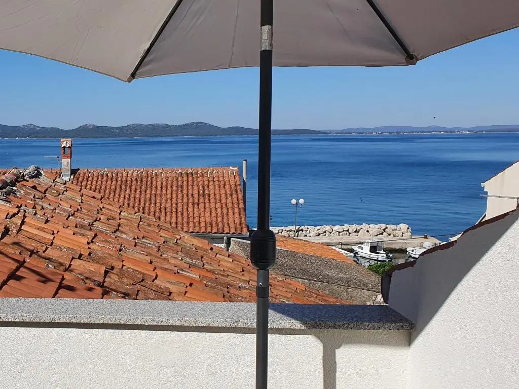 Rustic House Diklo 20m from the sea