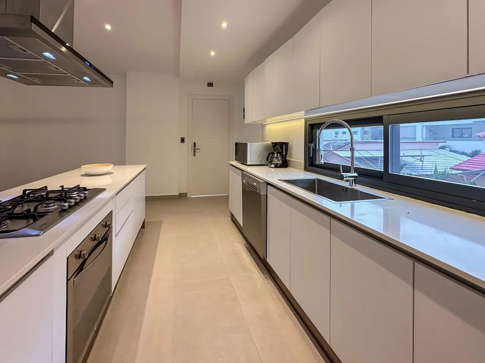 Gorgeous 2 BR Luxury Apartment