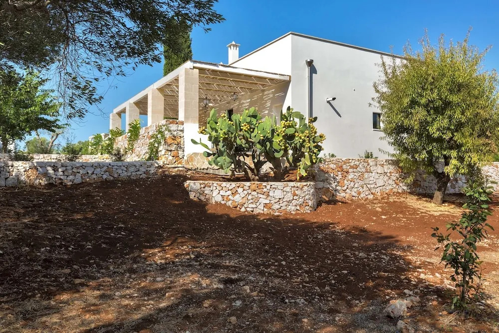 Casale con Cipresso