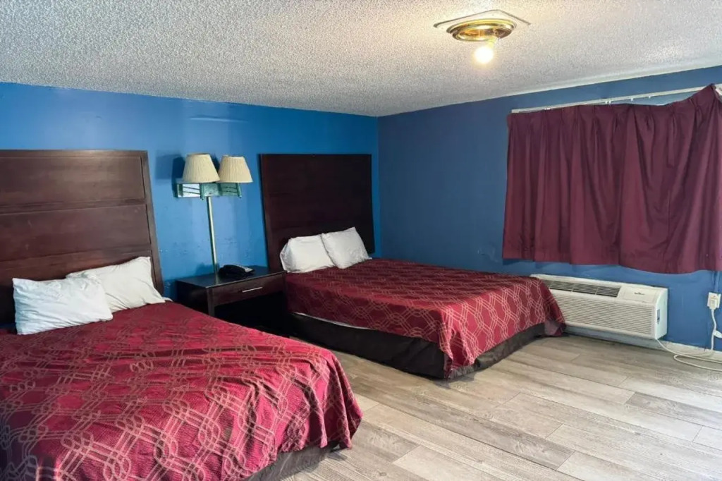 Holiday Motel by Belvilla Cleveland, TN