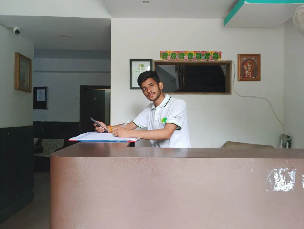 Pacific Inn Huda City Centre Sec 41