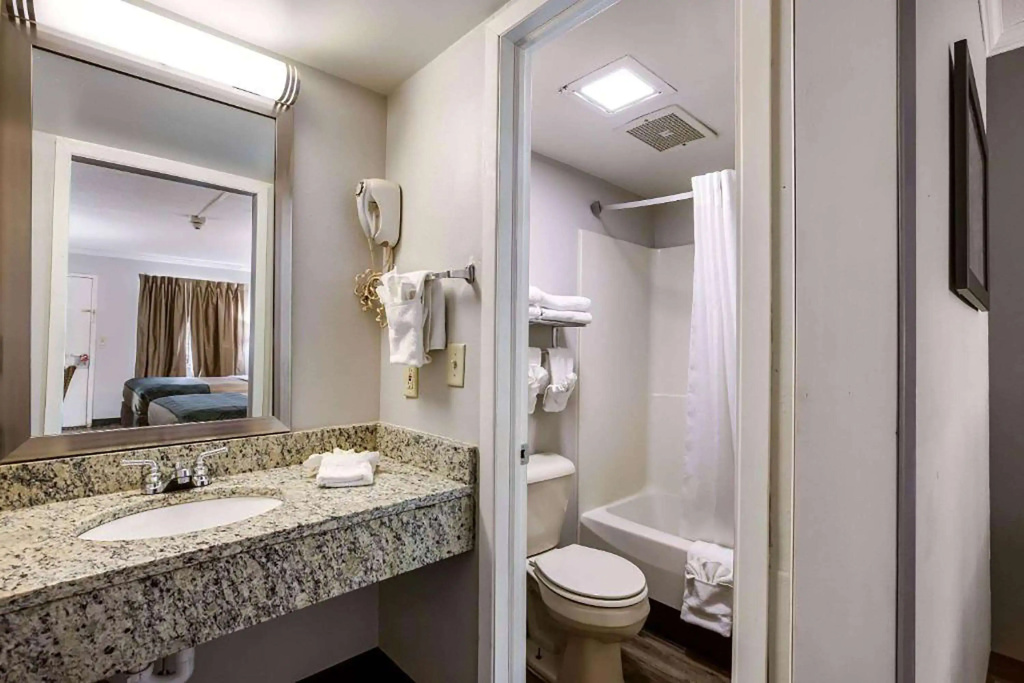 Travelodge by Wyndham Canton-Livonia Area, MI