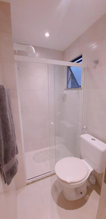 Aptº 2 QUARTOS COM AR SPLIT, 2 BANHEIROS, VARANDA- ÓTIMO PARA FAMÍLIA- PROX - PRAIA DO FORTE- CENTRO- RUA DOS BIQUÍNIS