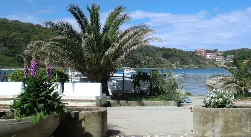 Rooms Makaus
