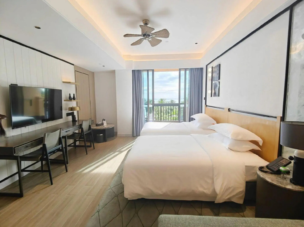 Отель Golden Phoenix Sea View