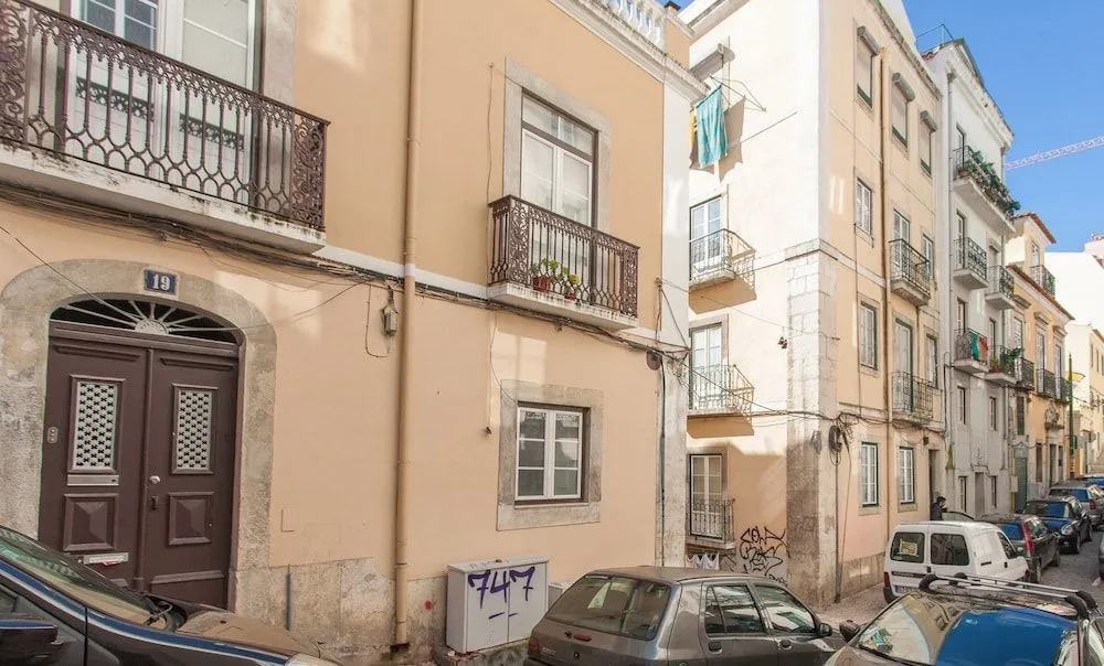Lisbon Inn Bica Suites
