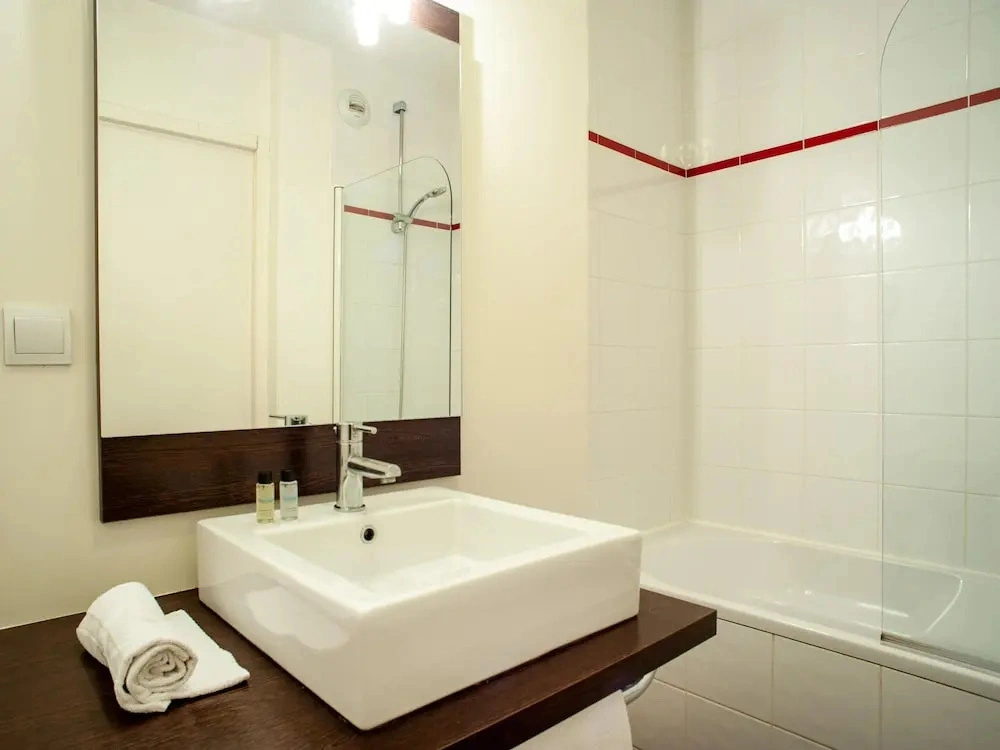 Retreat, Heated Pool & 2 Beds