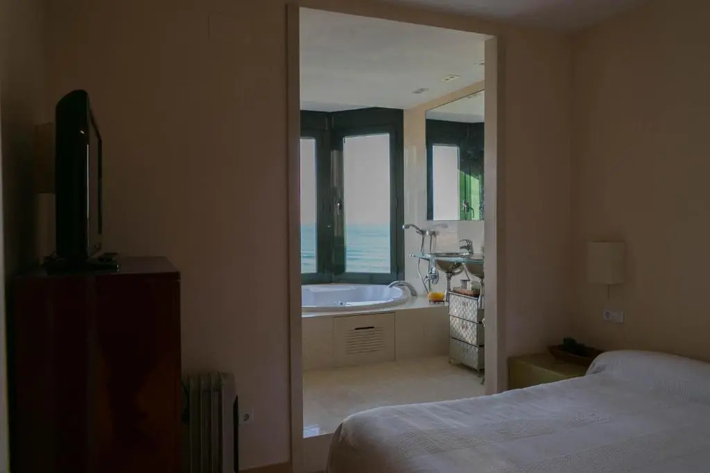2 Bedroom Apartment in Sa Punta, Begur- Sea Views, Terrace, Pool And Access To the Beach (Ref:H29)