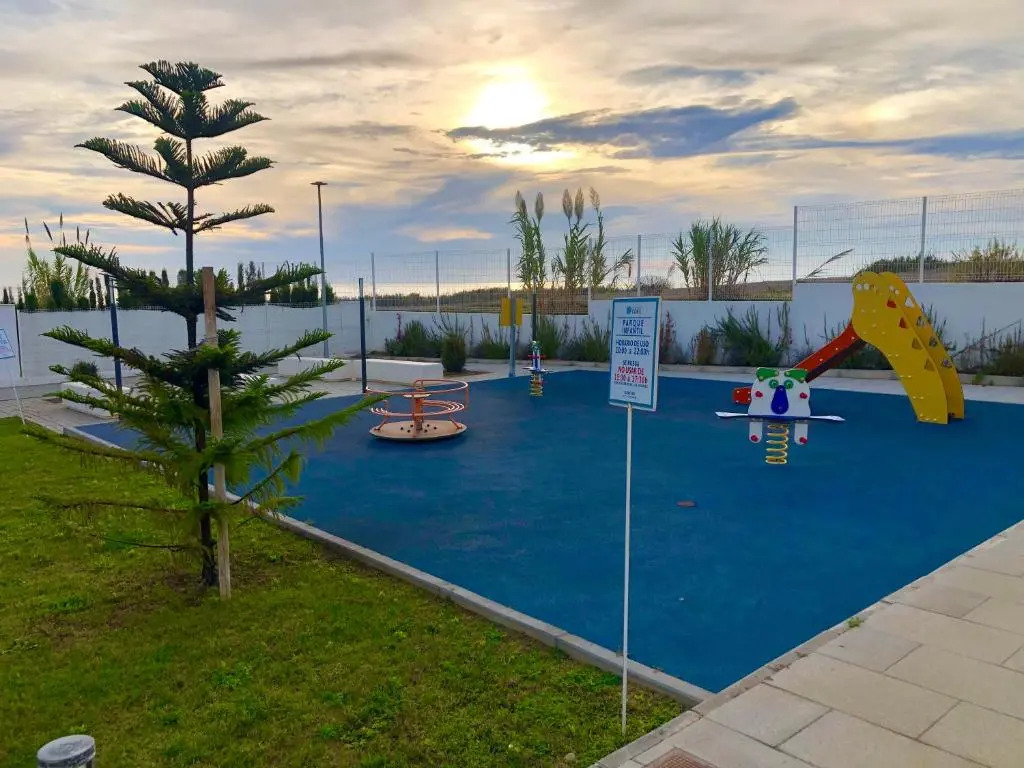 GATU Conil Sunset casa junto el mar con jardín privado, parking gratis y piscina común -Mayores de 21 años y familias