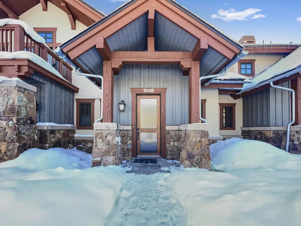 Union Creek Townhome 164b 3 Bedroom Townhouse by RedAwning