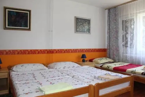 Rooms4Young
