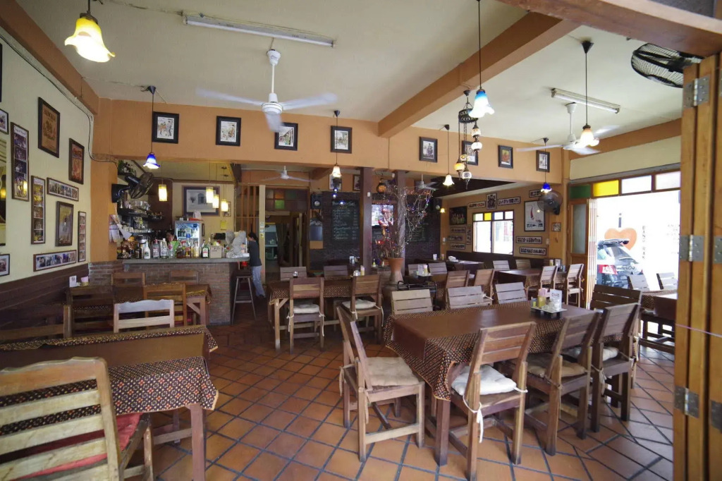Baan Glang Soi Restaurant & Guesthouse