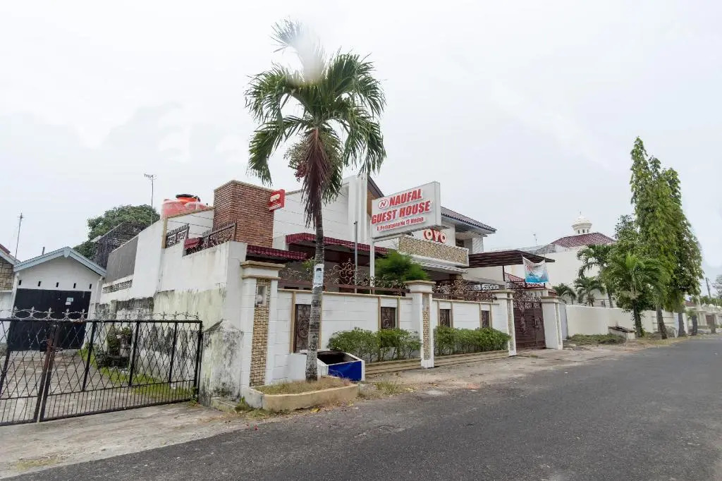 OYO 619 Naufal Guest House Syariah