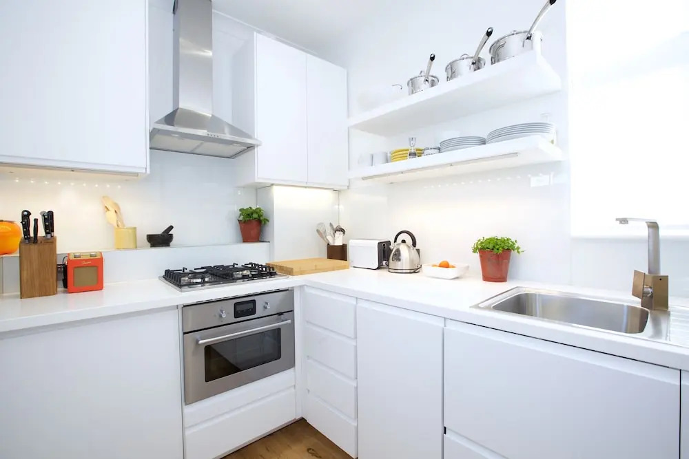 JOIVY English Retro 2BR Apt Near Battersea Park