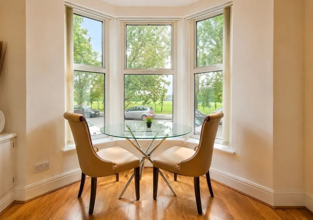 Botanic Gardens Oasis: Urban Convenience & Comfort