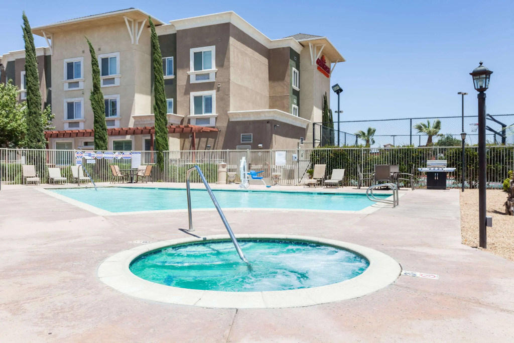 Hawthorn Suites