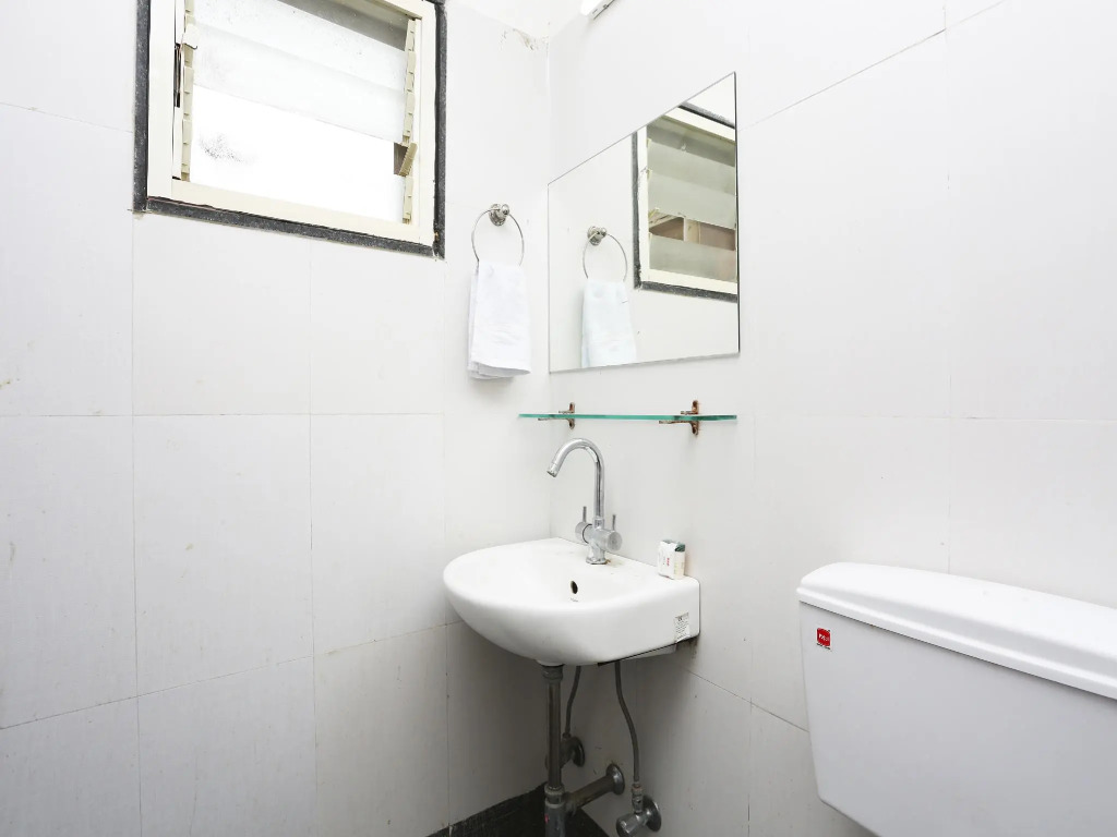 Oyo 27981 Hotel Visawa