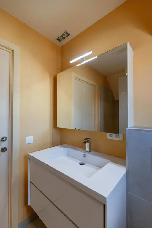 Huswell - Apartment With Sunny Terrace and Parking
