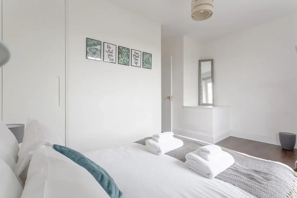 Stylish 2 Bedroom Flat With Views of The Shard