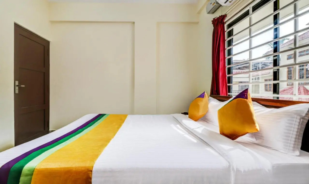 Itsy Hotels Rain Tulsi Stayz, Palarivattom Junction