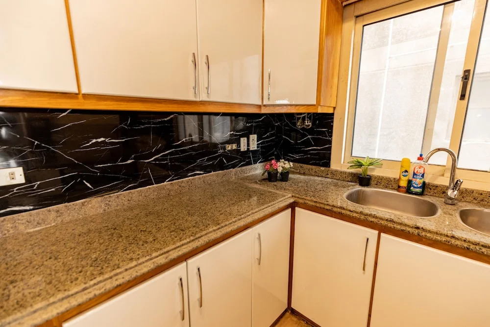 Oak Orchid Opulent 2 BR Apartment with Walk-in Closet