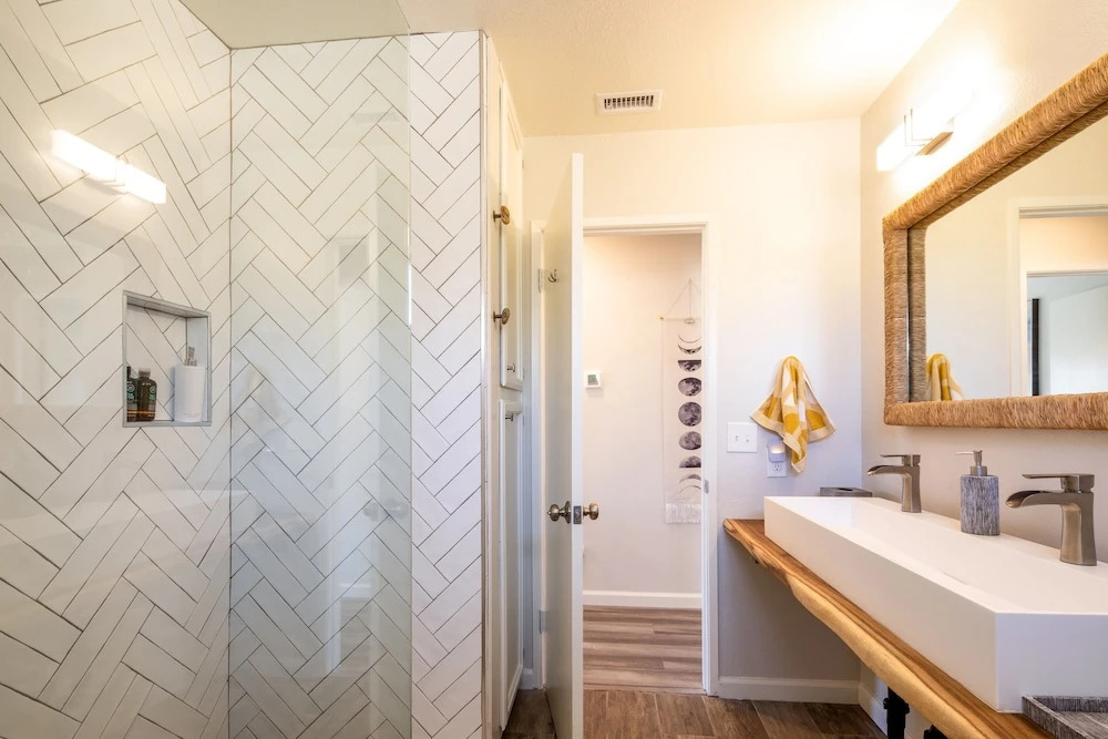 Sukha Life Retreat - Beautiful Views, Close To Jtnp W/hot Tub! 2 Bedroom Home by RedAwning