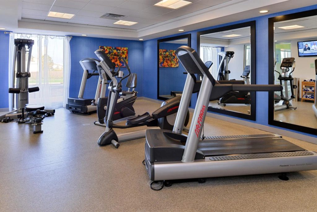Holiday Inn Express & Suites Terre Haute by IHG