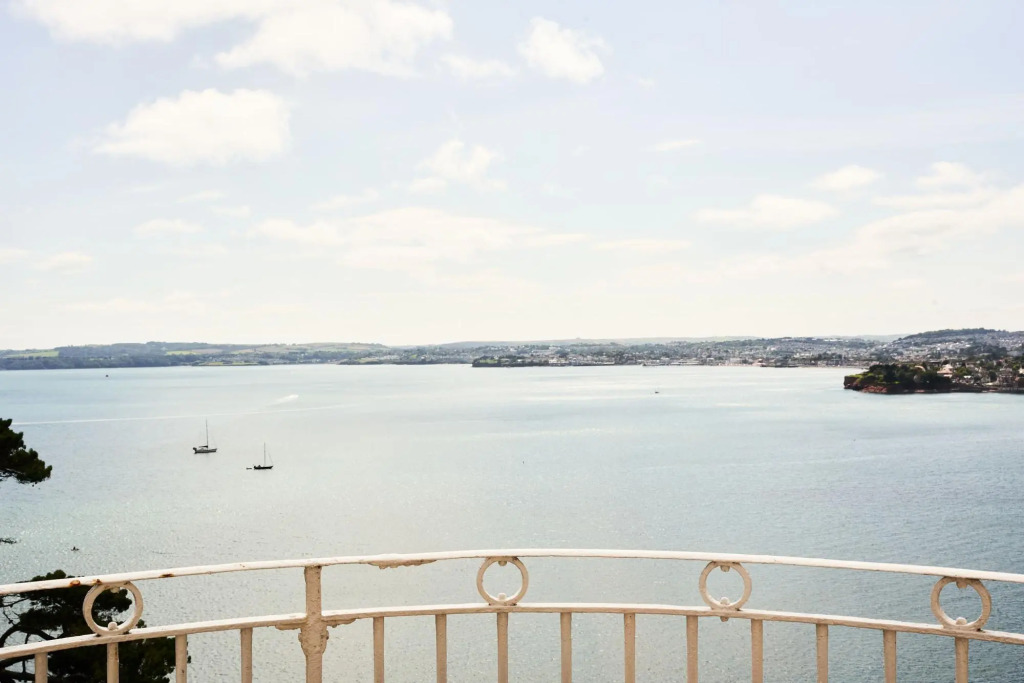The Maidencombe Studio - Comfortable Couples Retreat with Stunning Coastal Views
