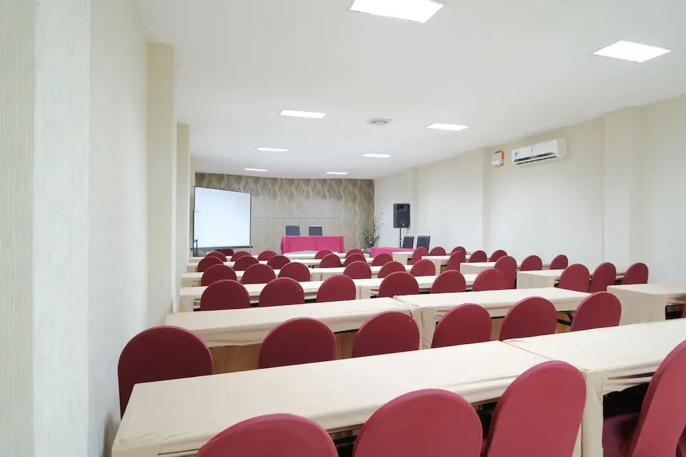 Urbanview Hotel Sayang Makassar by RedDoorz