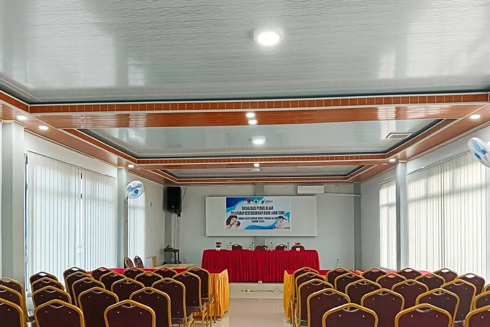 RedDoorz Plus at New Favour Hotel Gunung Dempo
