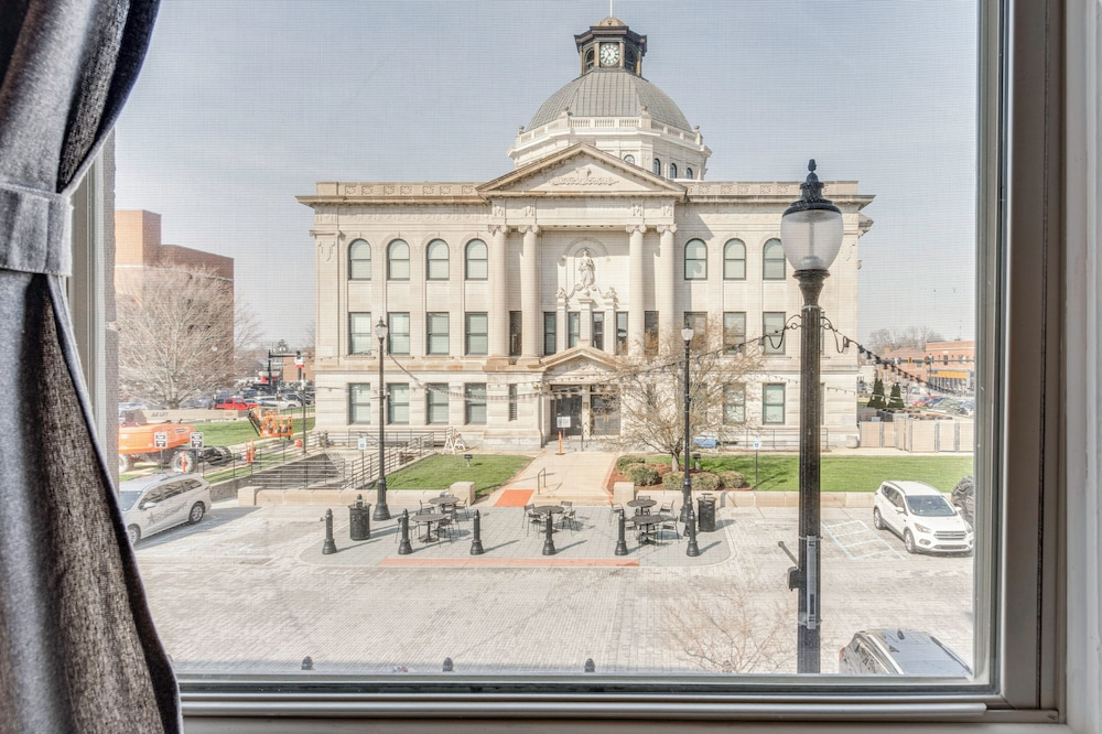 Historic Lebanon Gem: Central Walkable Location!
