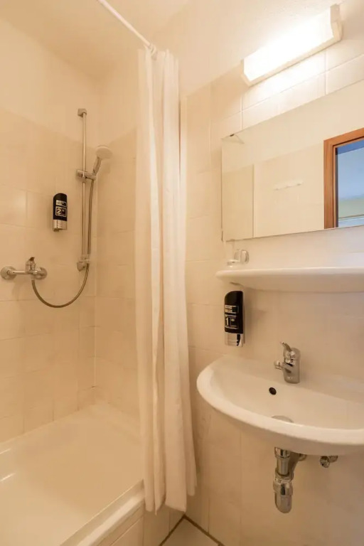 Hotel Kryoms 108