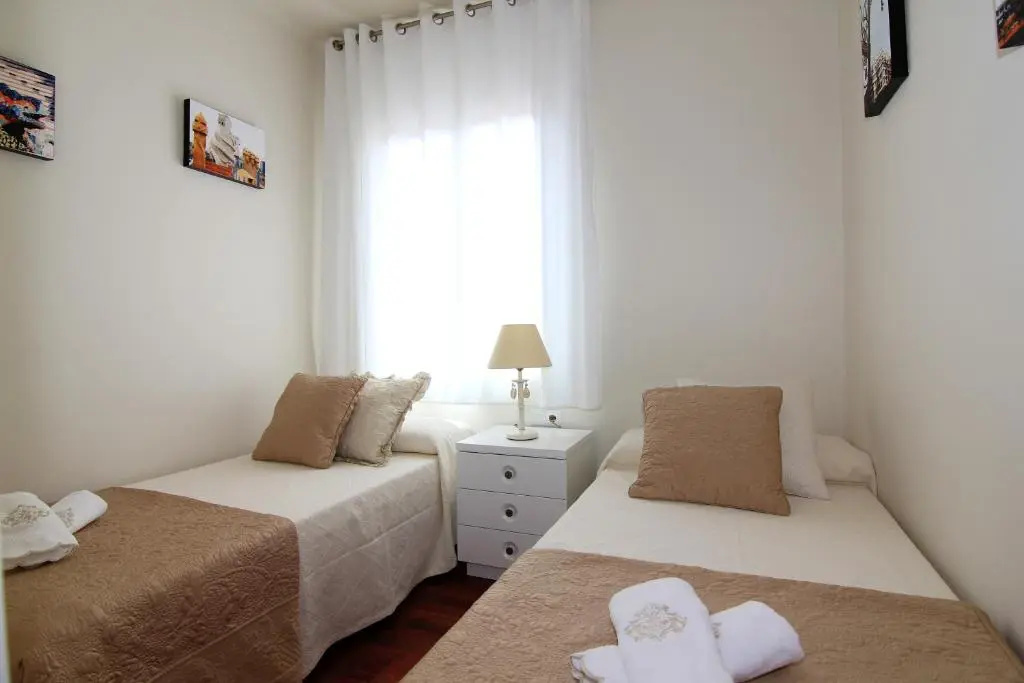 Classbedroom Fira Business Apartment